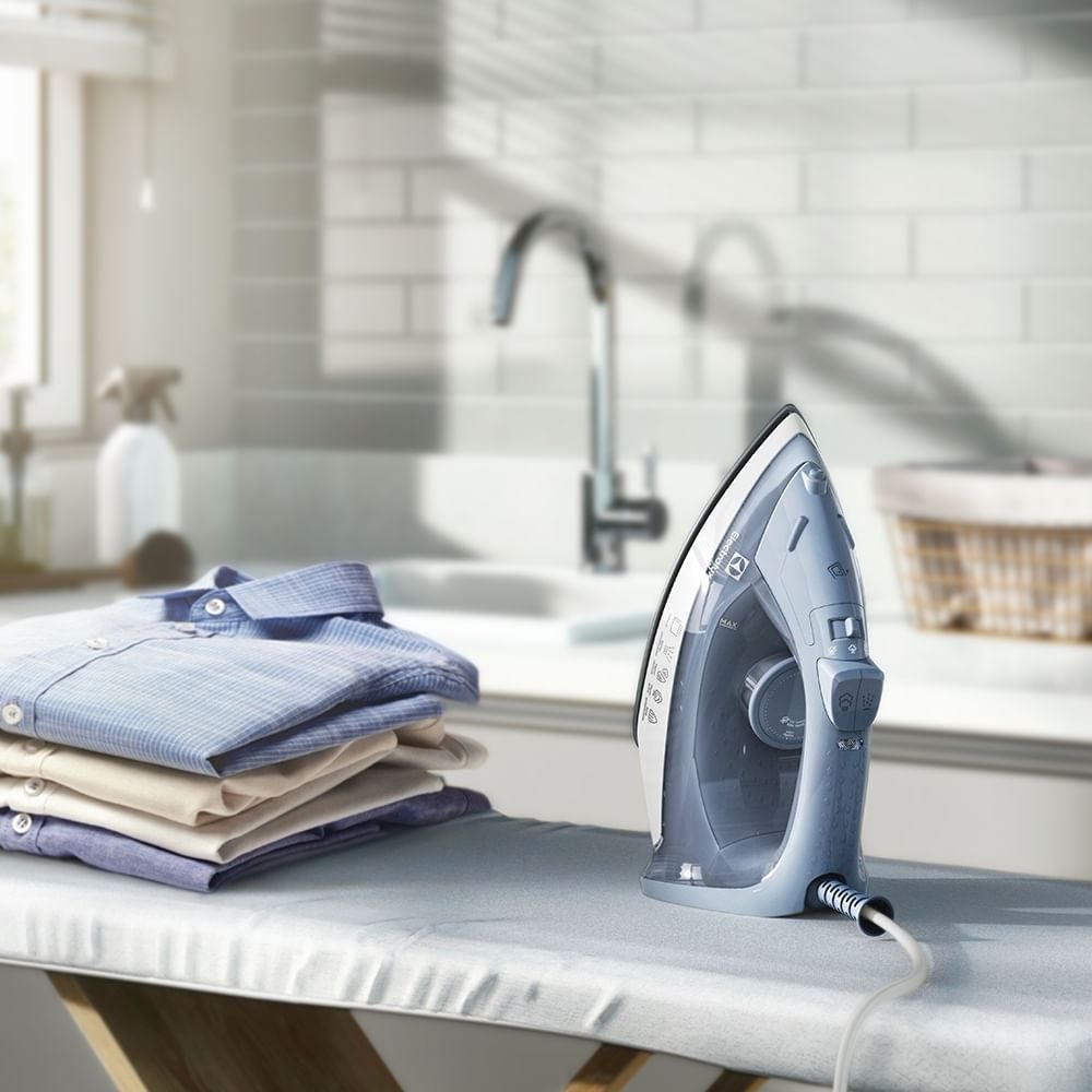  Ferro de Passar a Vapor e a Seco Electrolux Efficient ESI10