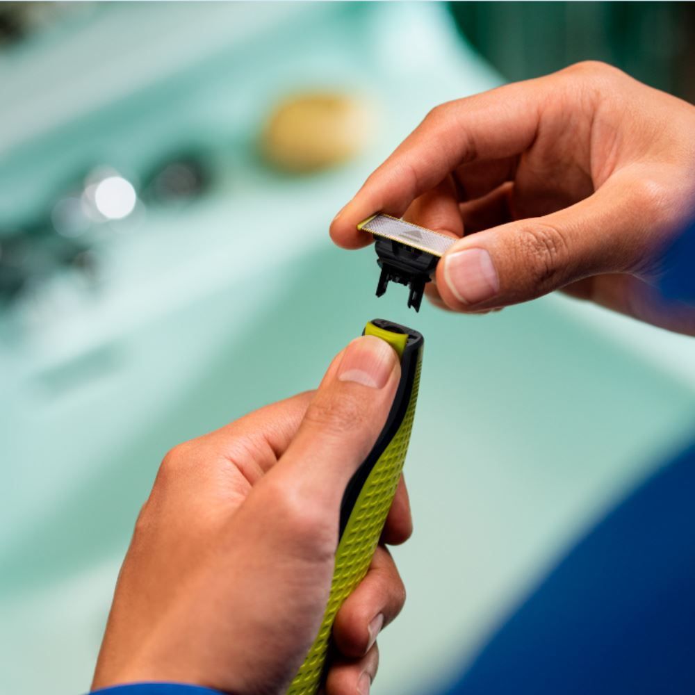 Aparador De Pelos Philips Oneblade Qp2724/10 - Bivolt