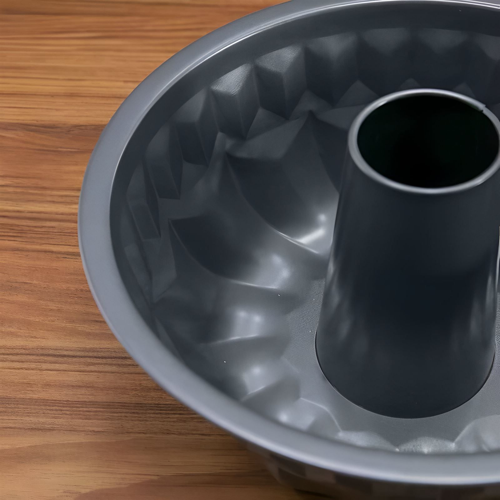 Forma De Pudim Antiaderente Havan Casa 23Cm - Aço