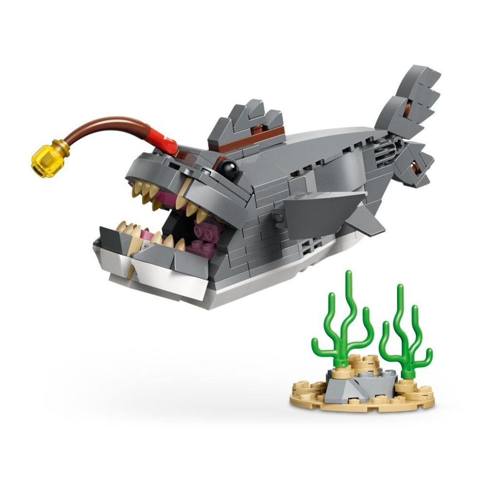 Lego Creator 3 em 1 Tubarão Feroz com Um Baú de Tesouro - 31381